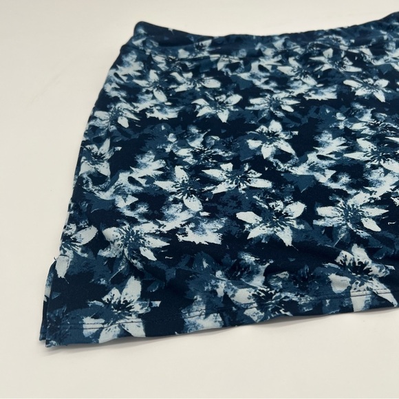 Tranquility by Colorado Clothing Floral Skort Blue size Large Built-In Shorts - Picture 2 of 8